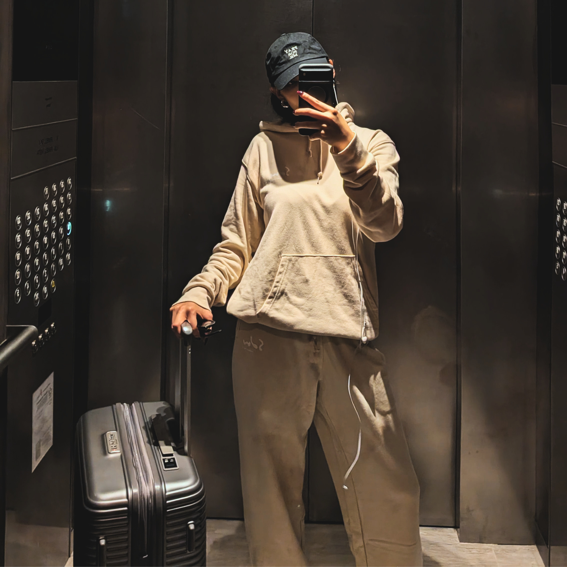 Beige hoodie & jogger set for slower days. Made from heavyweight cotton, this hoodie feels soft on the inside with enough weight to keep you warm without overheating. Comfortable for long days out or quiet time in.
