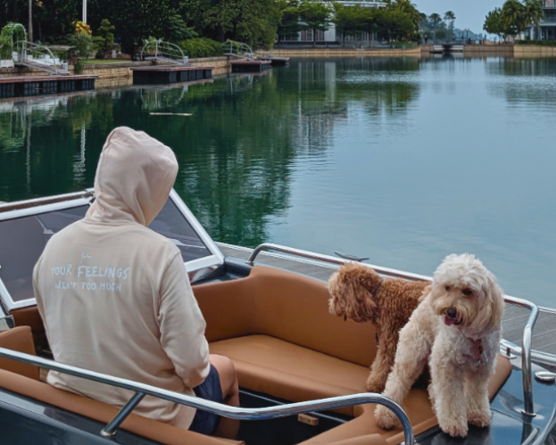 Beige hoodie for slower days. Made from heavyweight cotton, this hoodie feels soft on the inside with enough weight to keep you warm without overheating. Comfortable for long days out or quiet time in.